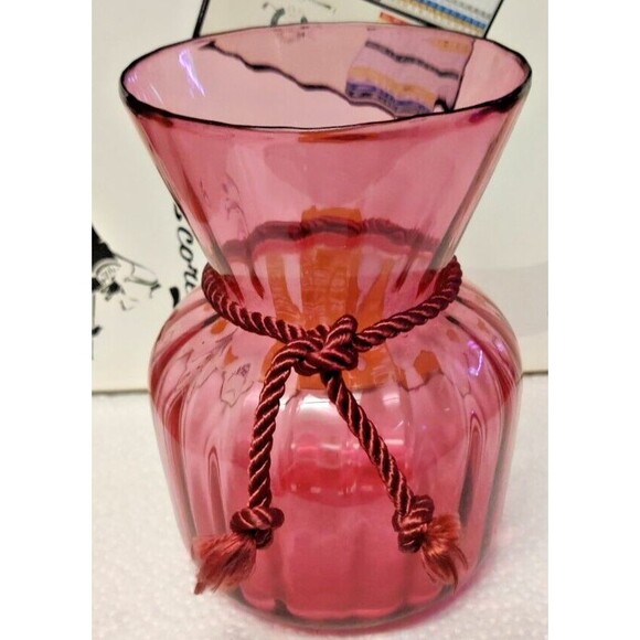 Vintage 1960s  PILGRIM "Cranberry" BLOWN-GLASS Vertical Rib Paneled Vase - Picture 1 of 11